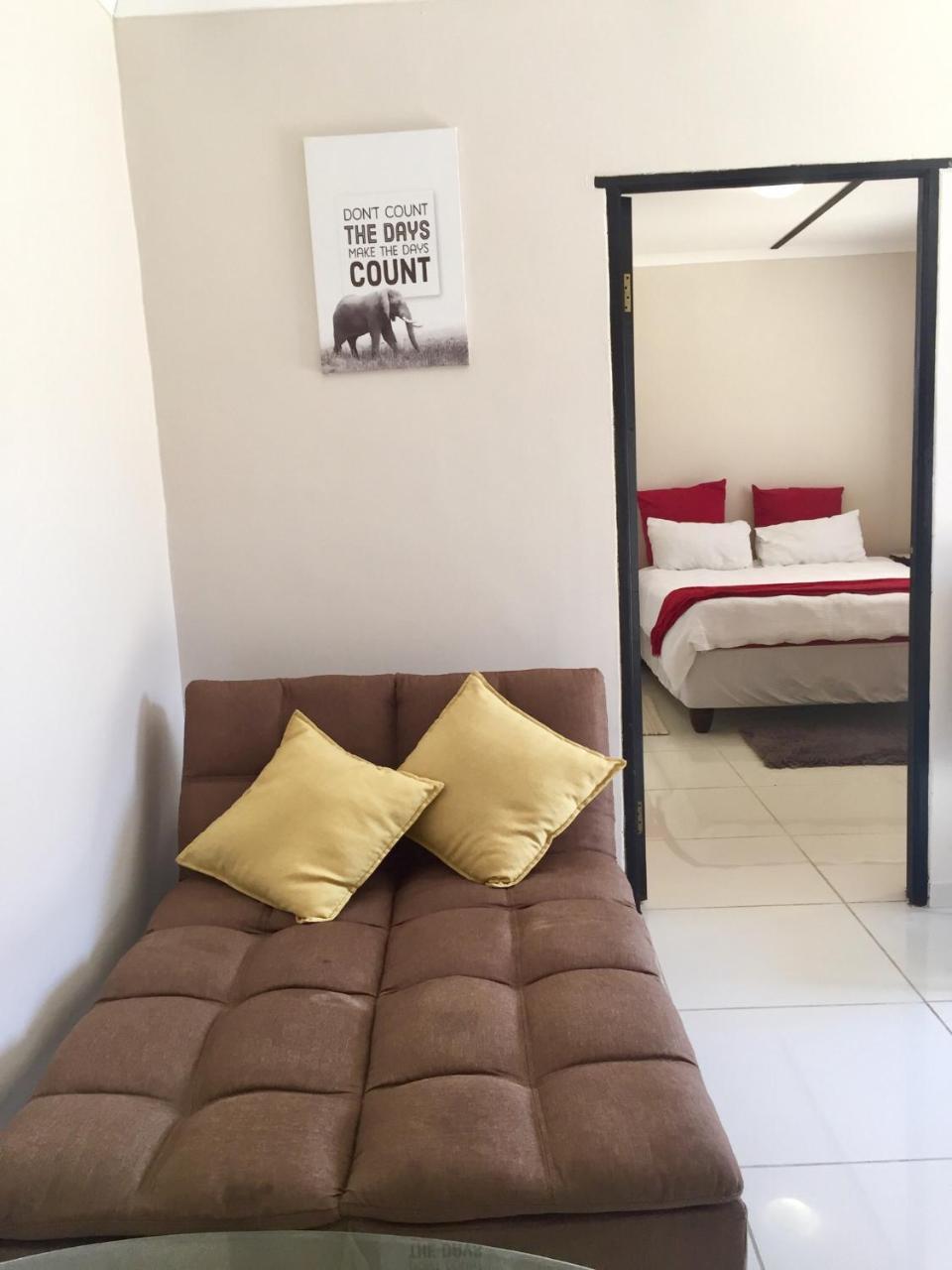 Man Cave Suite 스바코프문트 외부 사진
